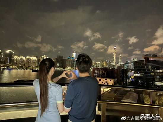久美人生|吉娜发文庆27岁生日 晒和郎朗比心背影照幸福满满