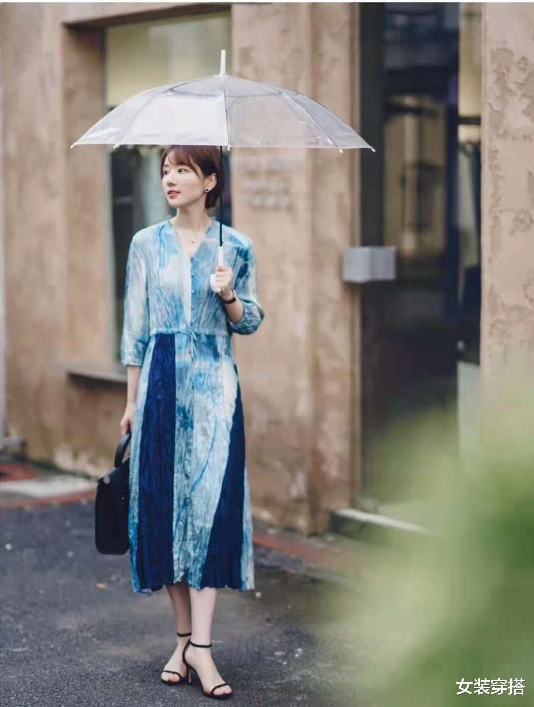 女装穿搭|蓝色连衣裙配什么鞋子好看