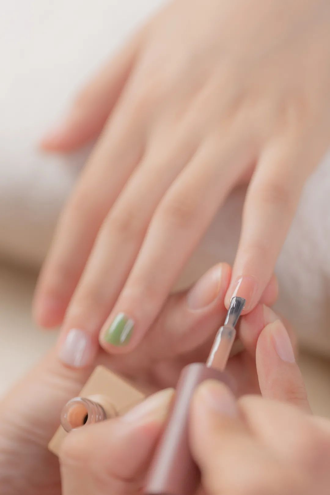 美甲 秋日棋盘格超显白美甲，二次元必备炭治郎同款！