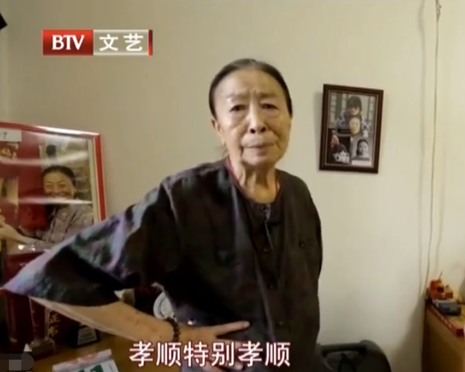 张少华|“丑娘”张少华毁誉参半的一生:被误解的母子关系,绕不开的新凤霞