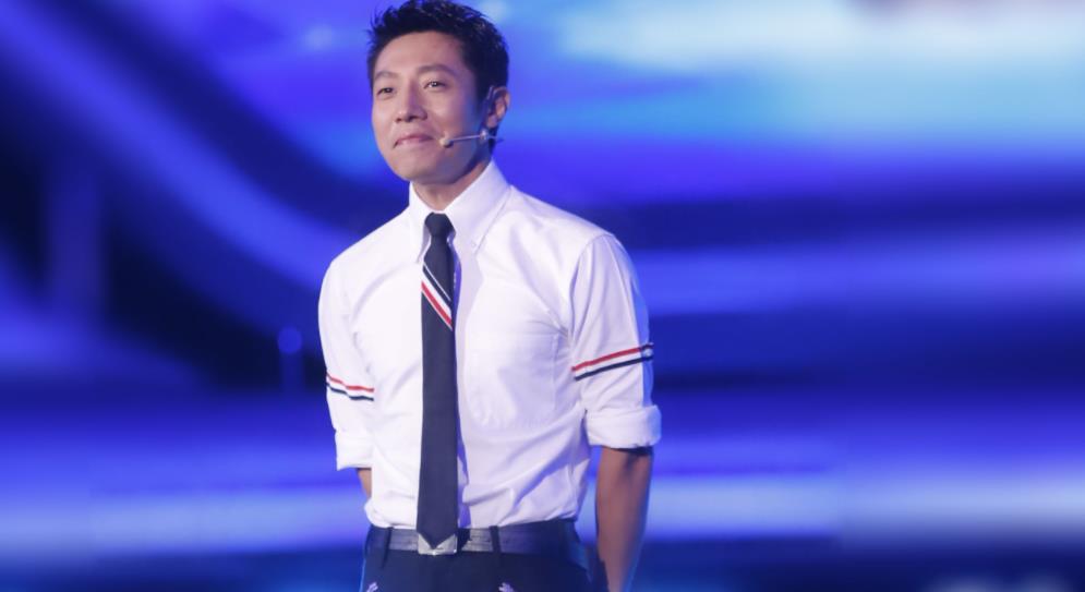 撒贝宁|撒贝宁重回《今日说法》，网友激动喊话，其实他一直都没有离开