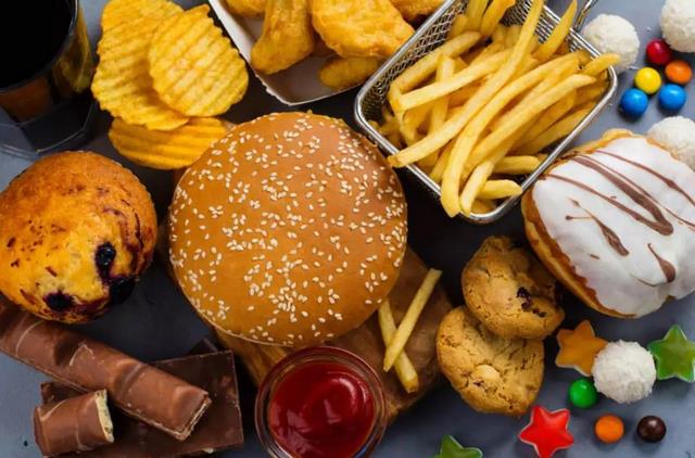 吴洪娜聊说育儿|宠溺儿子各种补，20岁男孩身高仅一米六，父母别再作妖了