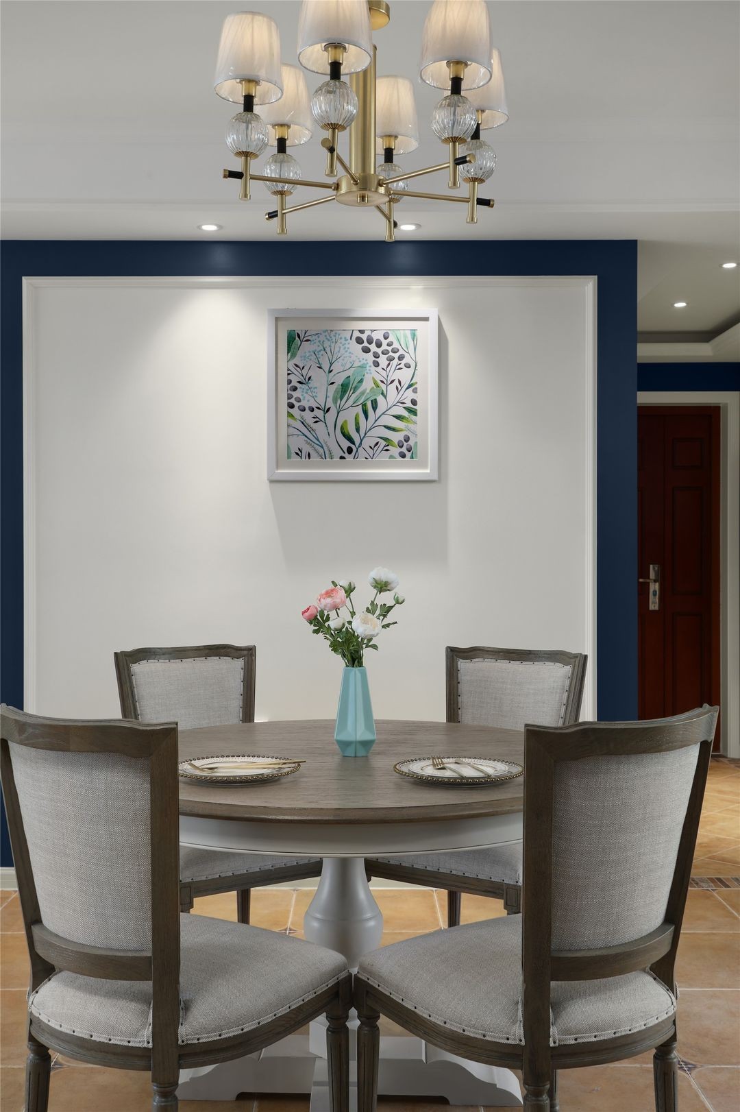 家居超人|深蓝色调构造的空间，恬淡舒适又精致，这份归属感让人很安心