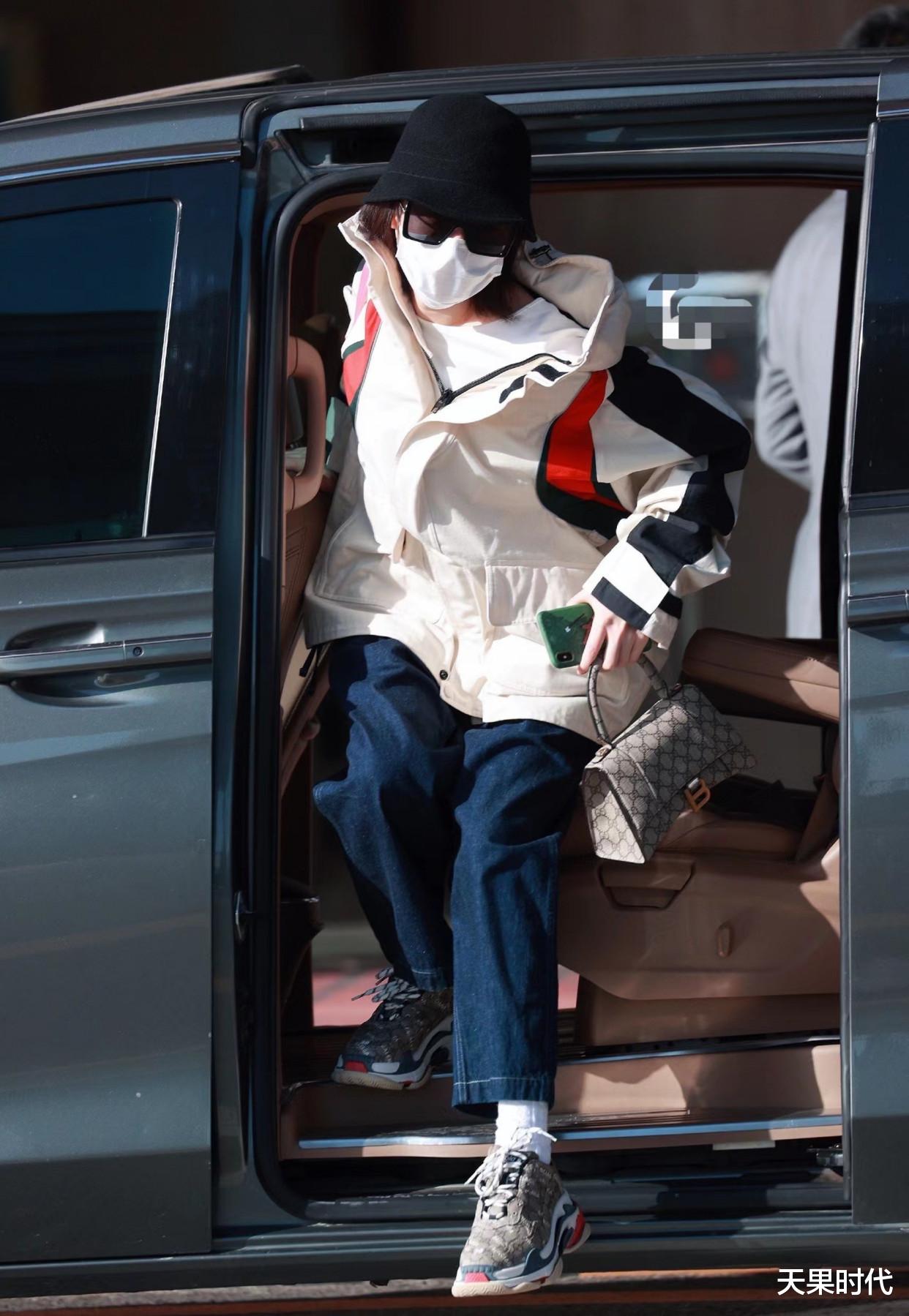 倪妮|倪妮下班路透照，休闲风酷飒满分，裹得严严实实也遮不住高挑身材