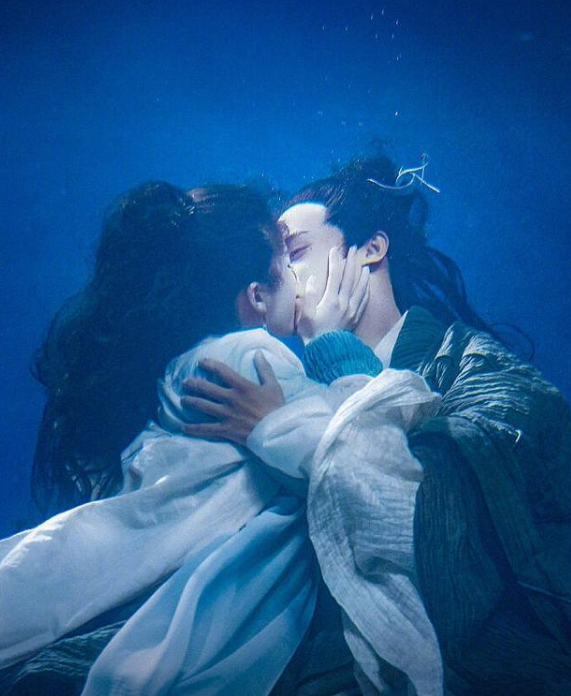 赵露思|“吻戏专业户”赵露思，连拍吻戏5小时，男主直接送去医院吸氧？