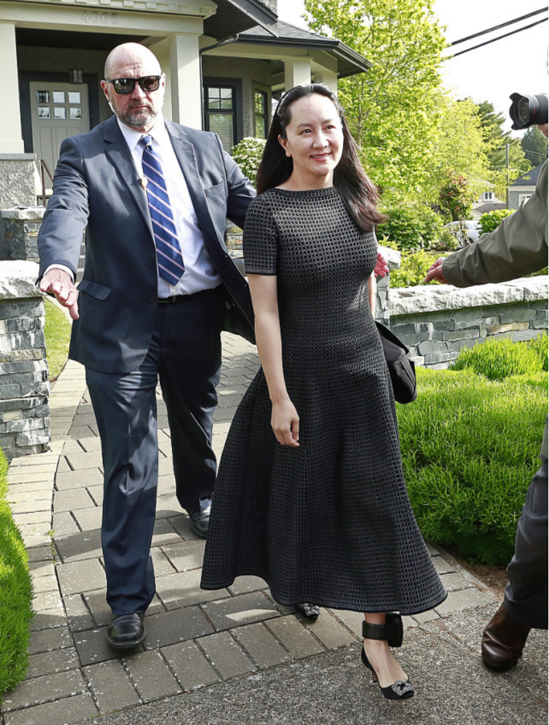 穿衣搭配|孟晚舟气质沉稳做事有担当，身处国外也不露怯，一身职场装超有范