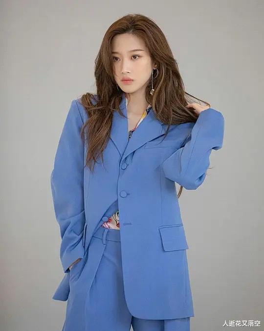 文佳煐|“初恋系女神”文佳煐：10岁出道精通三国语言，颜值更是令人羡慕