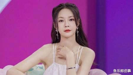 沈梦辰|女星穿裙子「双脚大开」随性坐姿吓坏网友 揭开真相全笑翻