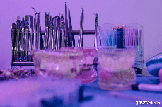 牙齿|每个人都能戴活动假牙吗?