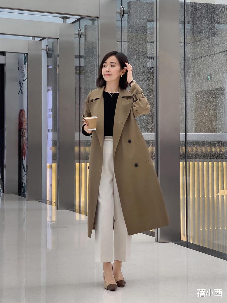 蓓小西 建议奔三奔四的女性多穿“风衣”，搭配牛仔裤、打底裤，简约高级