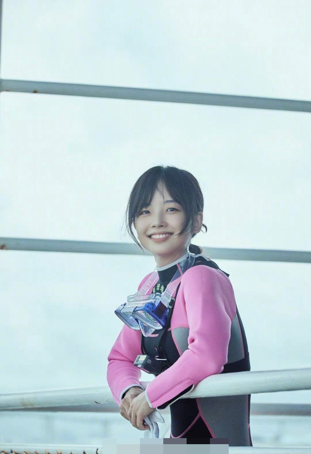 穿衣搭配|冰冰是真美女啊，素颜很能打，笑容就是她最美的化妆品！