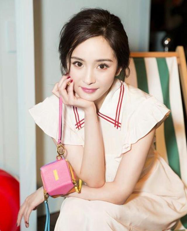 杨幂|杨幂大学宿舍4人走红了3人,杨幂:不是不想带她,实在是带不动