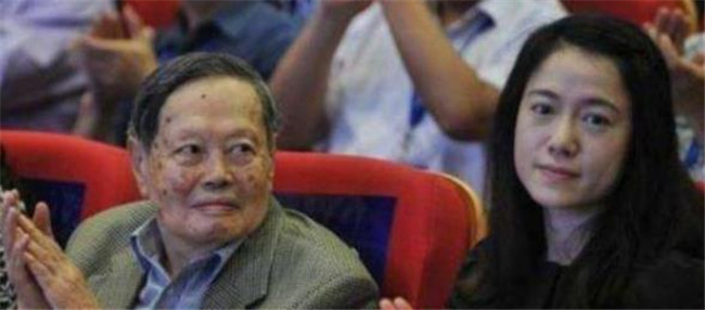 杨振宁|44岁翁帆发福显沧桑，98岁杨振宁越来越精神，16年婚姻引人深思