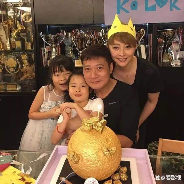 谭俊彦|颁奖典礼成撒糖现场:陈自瑶感谢家人,视帝告白爱妻,姜丽文公开催婚