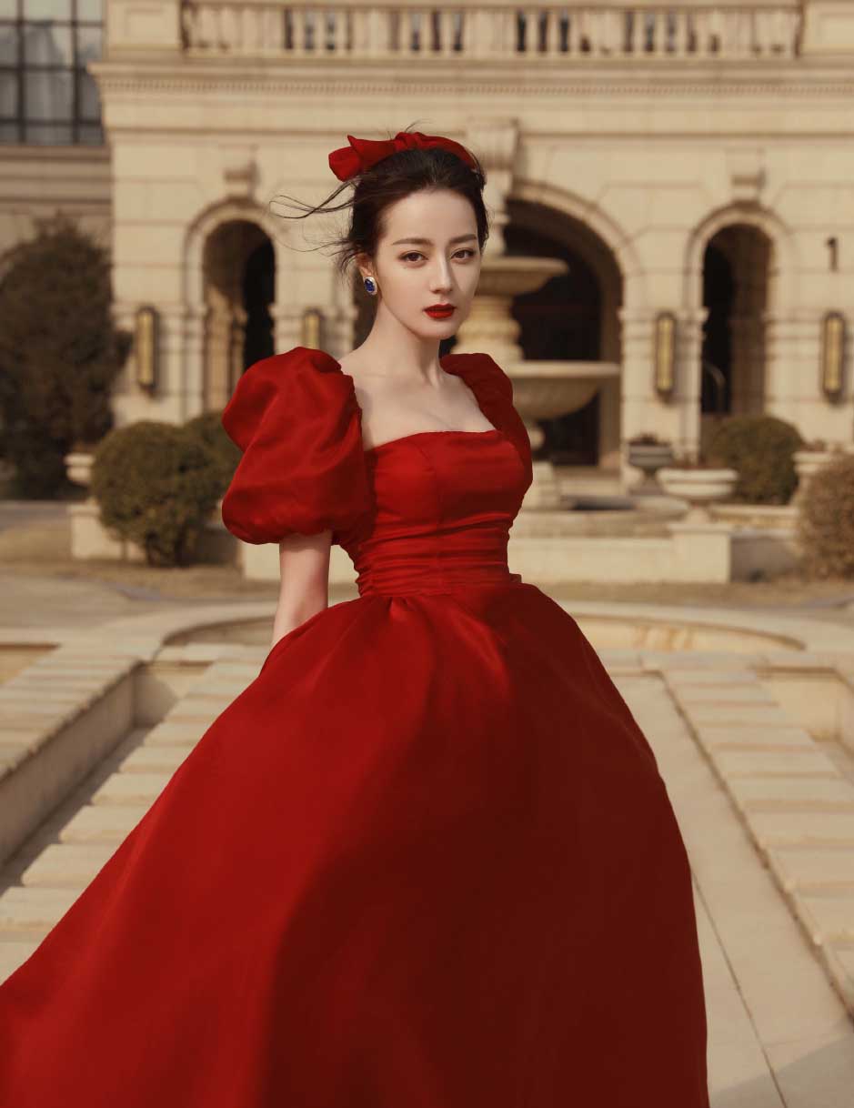 迪丽热巴|迪丽热巴被赵露思秒杀的，可不仅仅是年龄