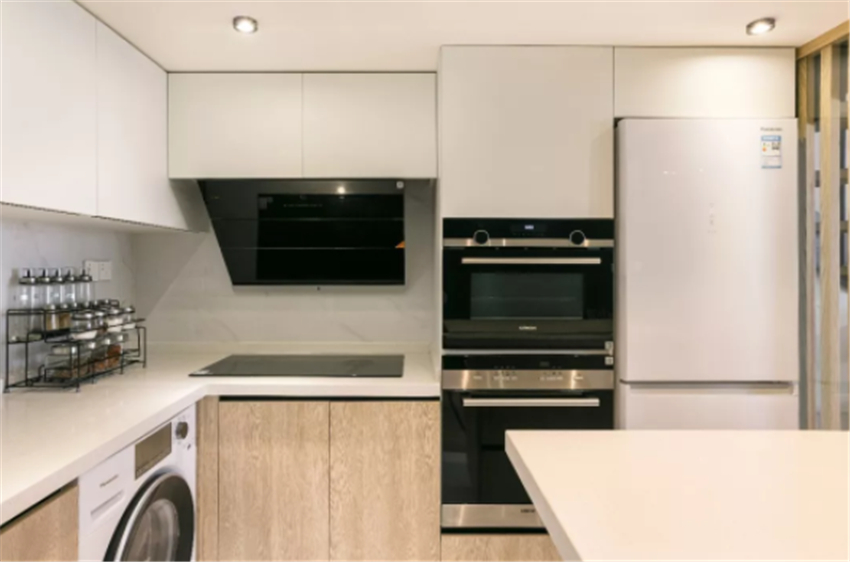 厨房不一定越大越好，瞧瞧年轻人的布置，干净整洁还高级