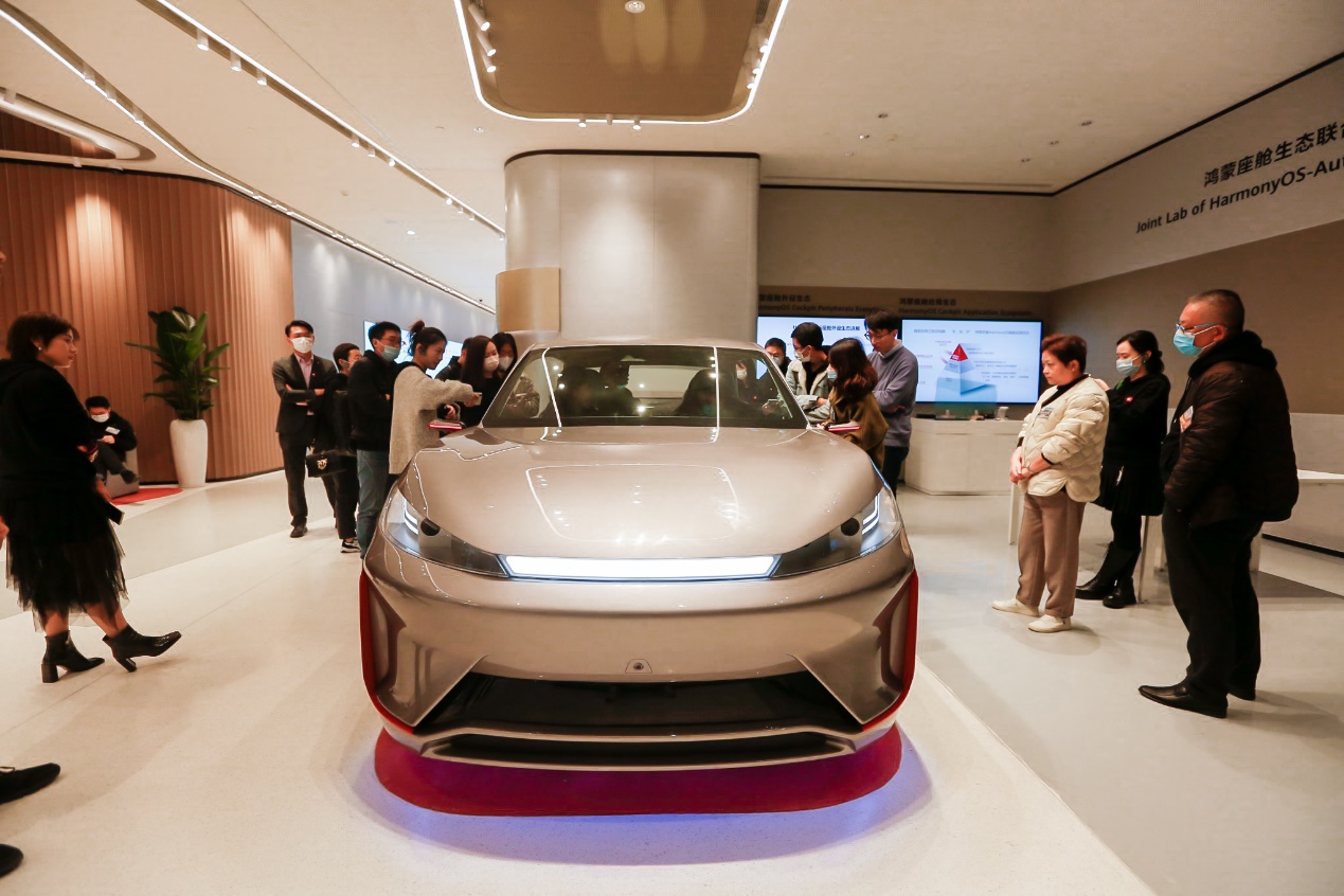 华为|首探华为智能汽车苏州创新中心:不造车的华为到底在“造”什么?