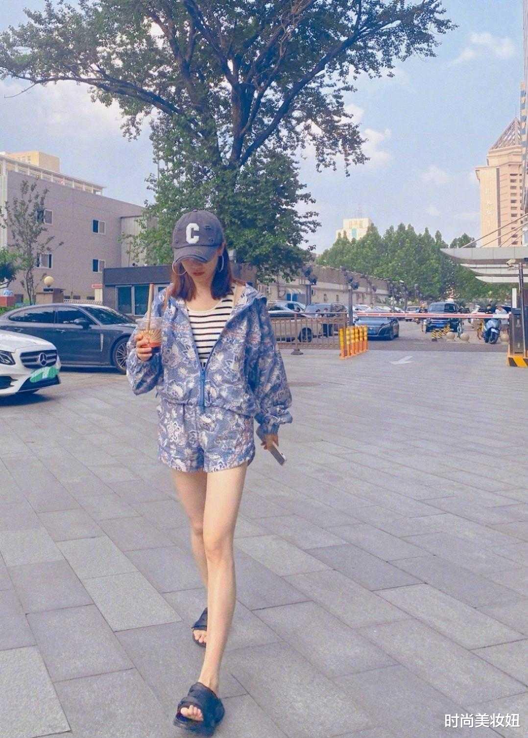 时尚美妆妞|刘芸瘦“8斤”完美逆袭,穿印花运动套装真洋气,甜美不输00后