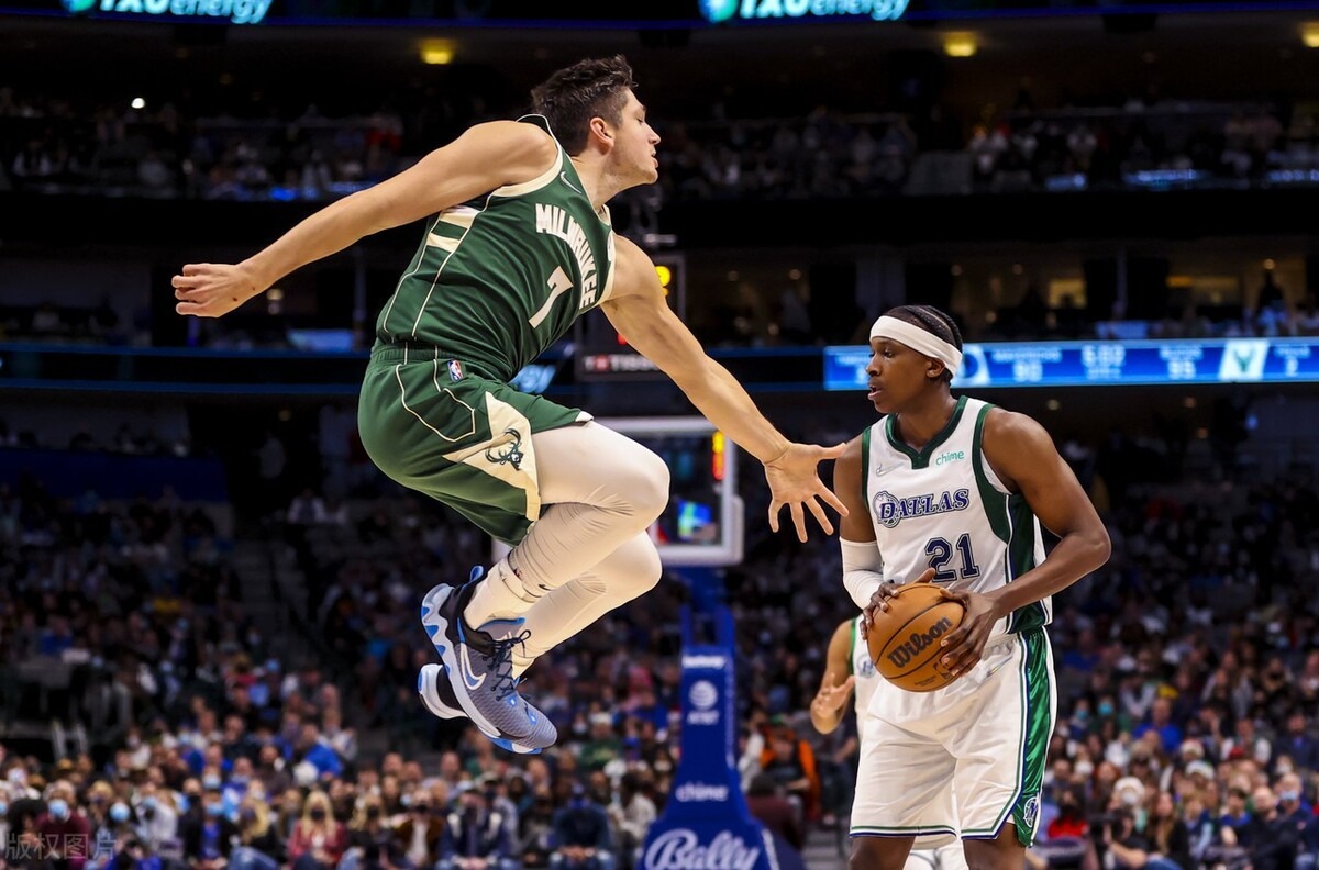 雄鹿隊(duì)|2個(gè)次輪，換回頂級(jí)3D！年薪400萬(wàn)，打出1400萬(wàn)表現(xiàn)，湖人學(xué)會(huì)了嗎