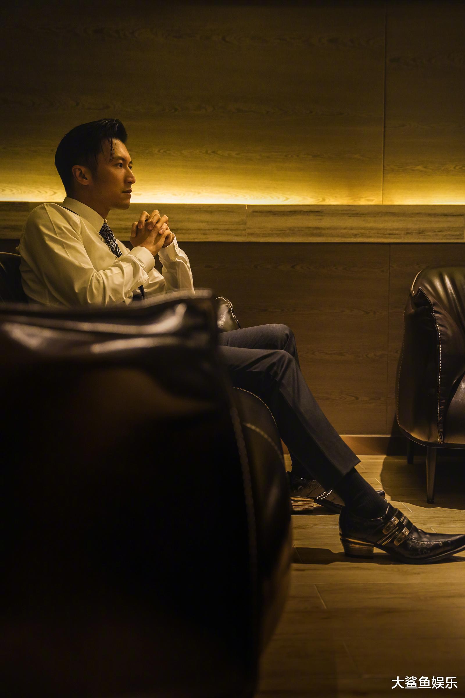 谢霆锋|41岁谢霆锋依旧能秒杀小鲜肉！穿西装单手插袋帅气有型，戴上耳钉魅力不减当年