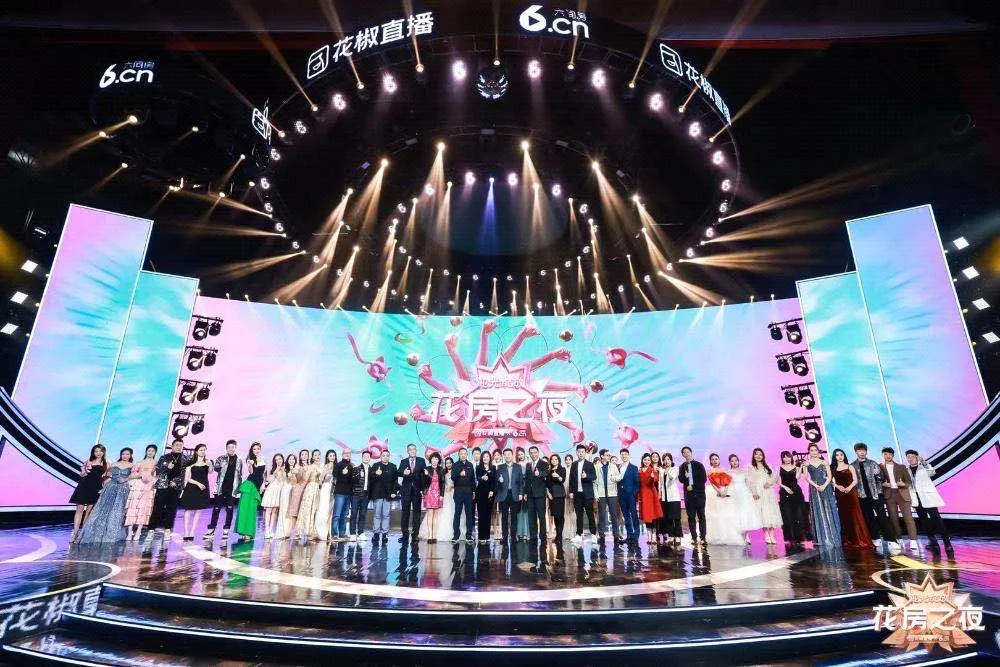 万能的大熊 花房之夜助攻文旅直播破圈,线上下延伸挖掘全场景流量