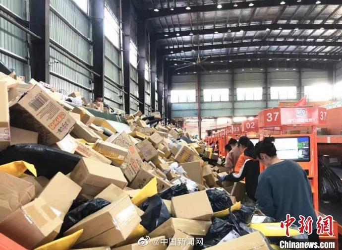 重庆青年报 前4月网购超3.7万亿元，你贡献了多少？