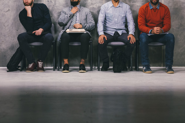 亨得利|如何避免失业及失去收入？不要等人到中年才去思考这个问题！