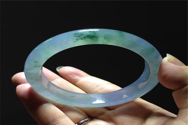 翡翠|翡翠有用玻璃造假的吗，翡翠和玻璃又有区别？注意看这几点