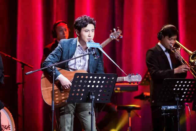 沈腾|有种“整容”叫王牌家族开播,关晓彤美得冒泡,沈腾胖得完全变样