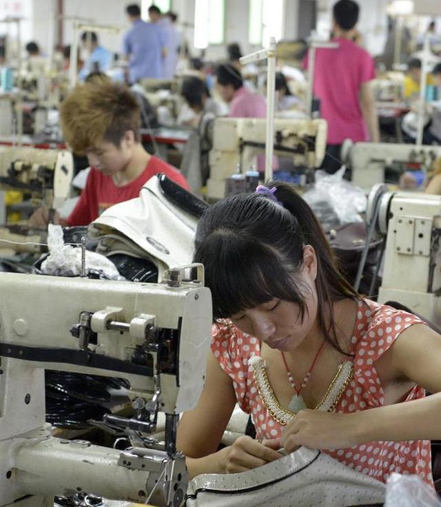 曹利雄说汽车 外卖员越来越多，他们为啥不去厂里打工？答：工厂应该做反思