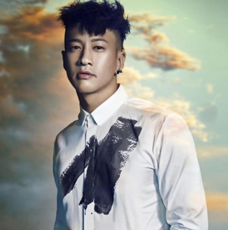 何润东|何润东：3次表白孙俪被拒，转身娶了百货柜姐，如今他们过得怎样