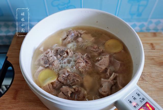 袁建明聊育儿|这菜以前农村用来喂猪，现在看到就买，5分钟成菜上桌，香辣鲜嫩