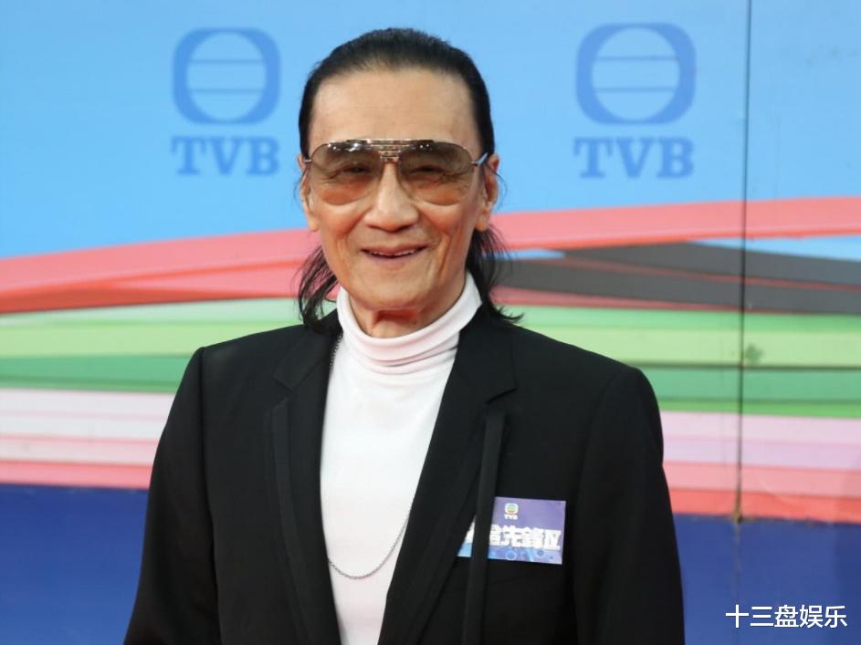 谢贤|谢贤晚年失风采，驼背弯腰杵拐杖？为了帅，他曾每天倒吊25分钟