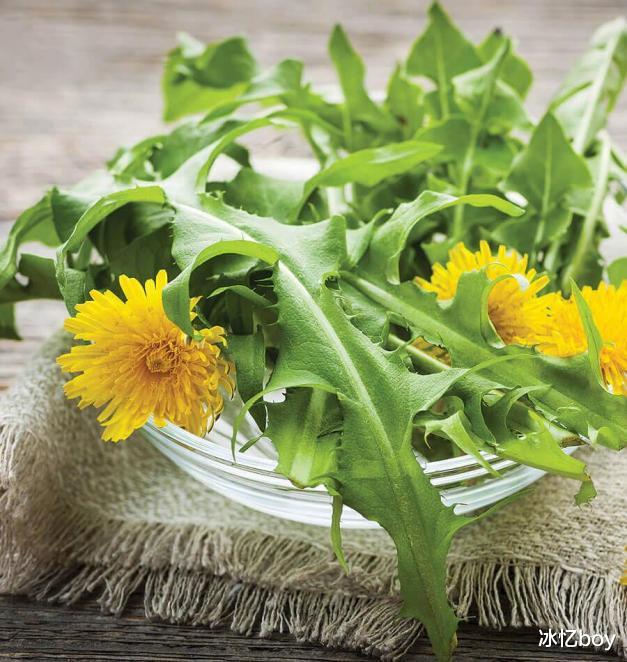 鸡蛋|患上甲状腺结节，建议少碰1种鸡蛋，常补2物甲状腺会感谢你