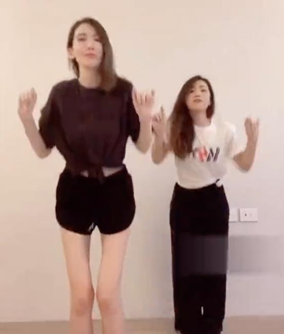 陈若仪|陈若仪跳舞还叫来怀孕5个月的老师陪着，动作僵硬被侃像电线杆