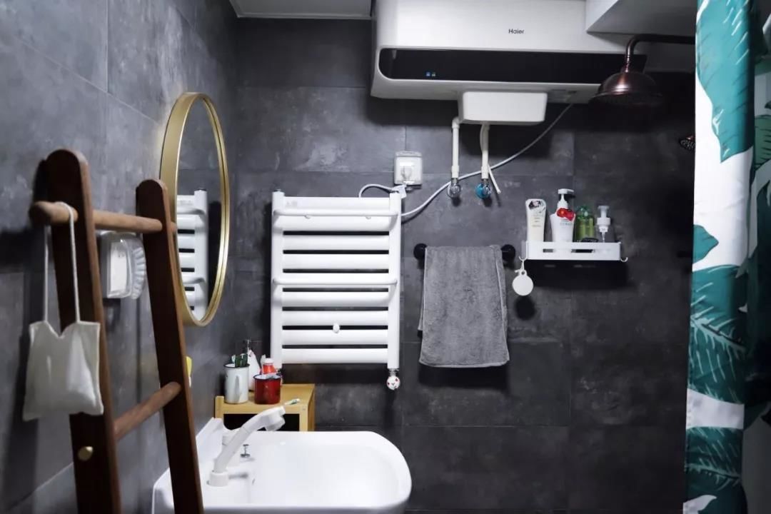 日式风的一居室，乱中保持着精致，处处体现出生活的治愈感