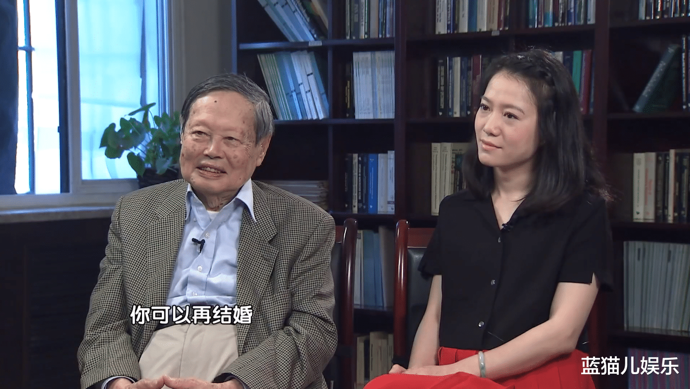 杨振宁|45岁翁帆发福显老,98岁杨振宁却仍然精力充沛,网友:真不容易