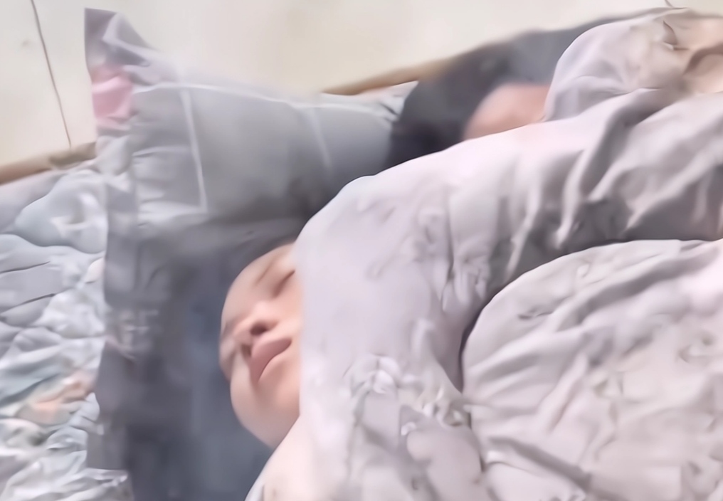 星座男|失业小伙租不起房子，带女友在劳务公司打地铺，网友：我输在哪了