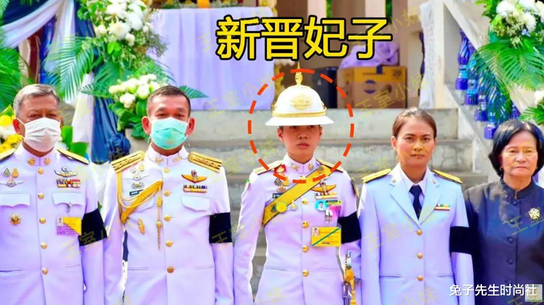 王新|泰王又一名妃子晋升，与姐妹们泳池照曝光，活脱脱是一个假小子！