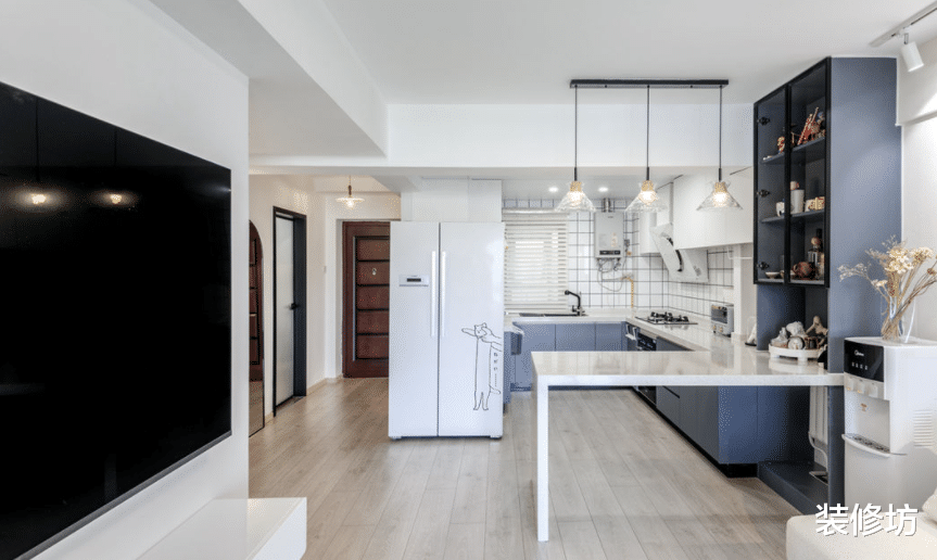 一居室里还有阳光健身房，清新北欧风的空间，邻居看了都羡慕