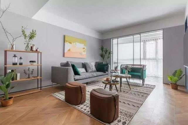 |89平借用厨房空间将干区移到卫生间外，将电视墙改为柜子隔断