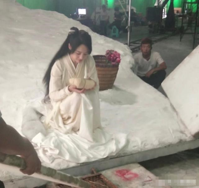 小舍得|郑爽《倩女幽魂》大量剧透被曝，不是闲聊就是玩手机演技更尴尬，真对不起1.6亿