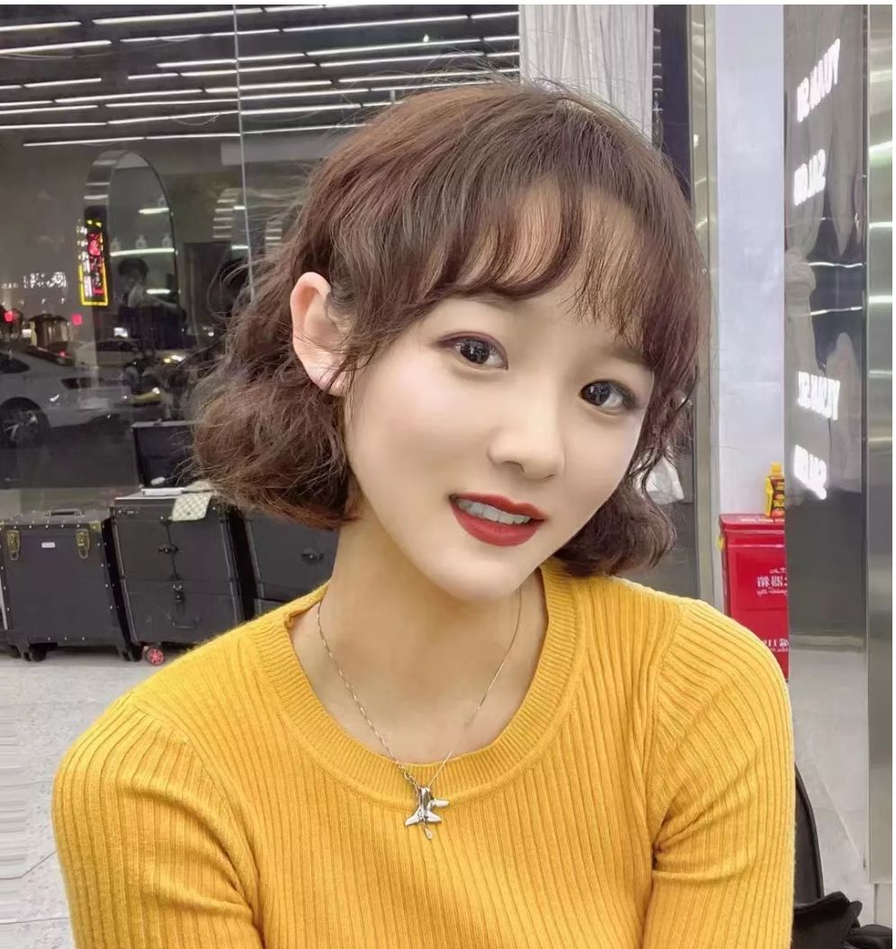 便秘 短发怎么做好看？全头烫纹理烫超短刘海，今天这15款都让人心动