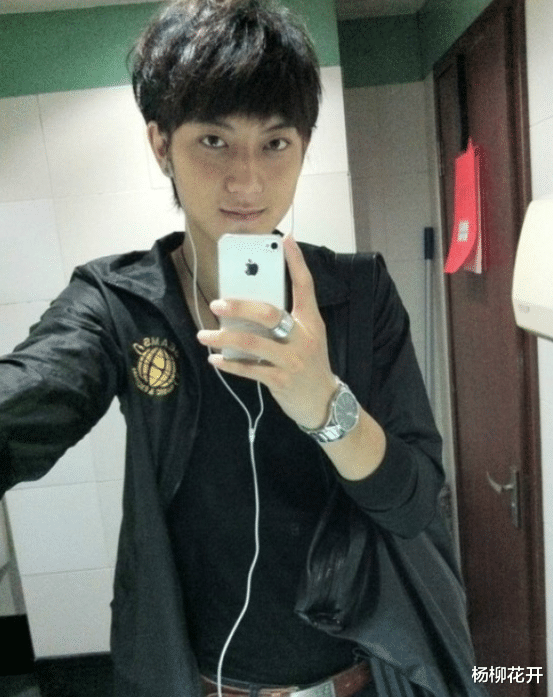 黄子韬|13年前，黄子韬承诺有钱后把聋哑发小留在身边当助理，今做到了吗