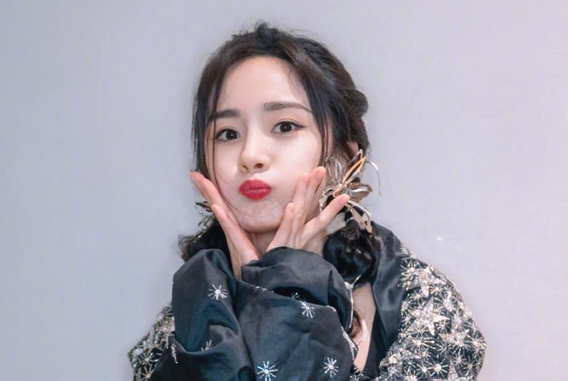 花匠小美 52岁许晴同框30岁杨洋，明明能算是两辈人，看着却像“姐弟”