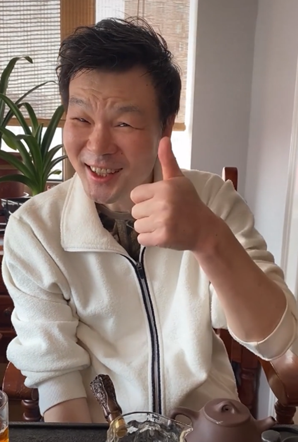 主持人|曾是国内一线主持人，最红时郭德纲为他作配，如今患重病难以辨认