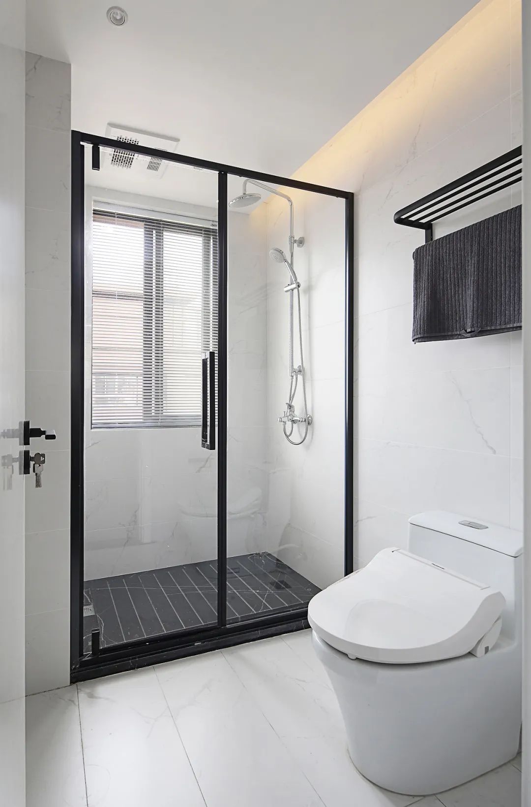 长虹玻璃+不锈钢：128m2的极简之美，这个家全整明白了！