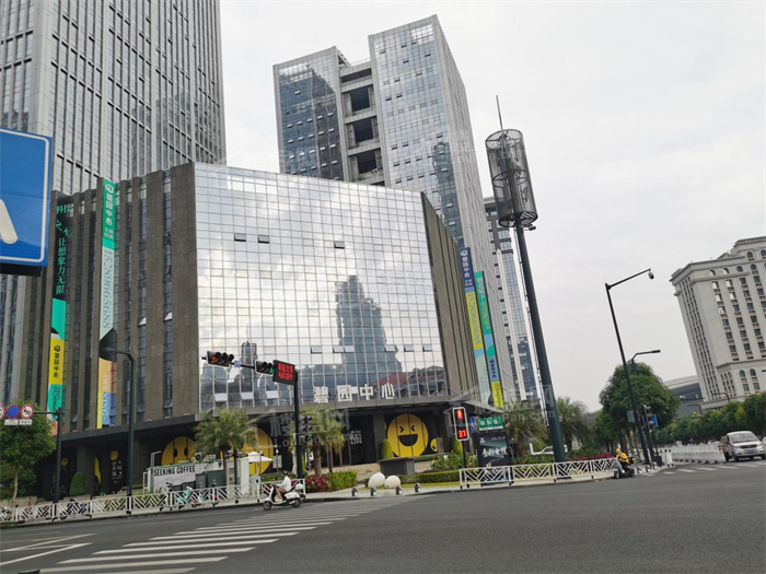 万科|南宁五象总部基地商业生存调查：是欣欣向荣还是奄奄一息？