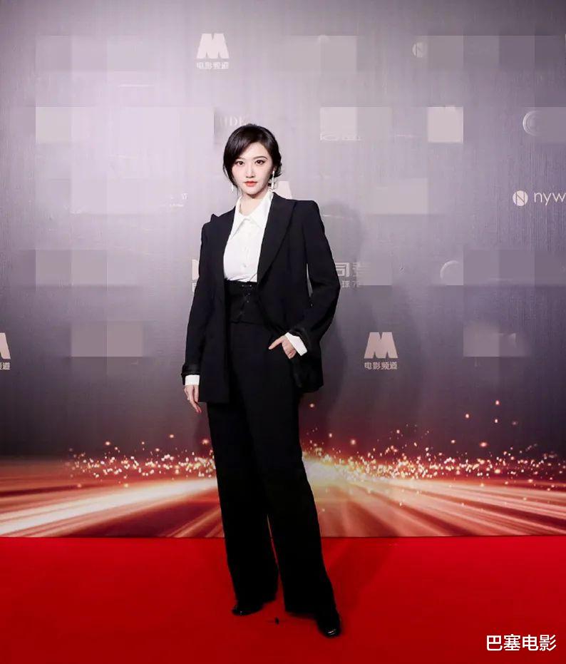 童瑶|2021惊艳红毯：童瑶“惹火”，杨幂、刘雯鲨疯了，鞠婧祎美得意外