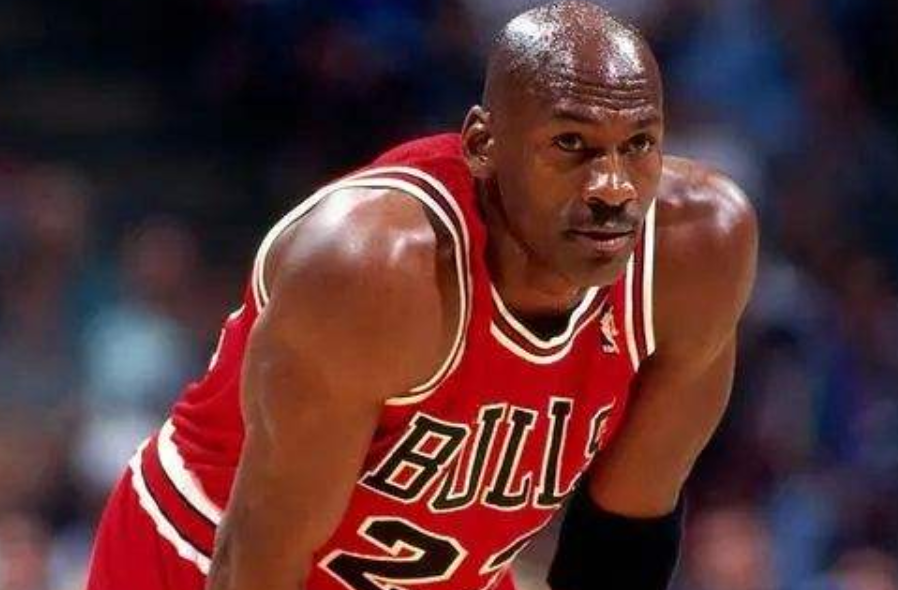 阿隆·穆伊|喬丹一出場，還沒有碰球呢，觀眾席里早就亂成一團